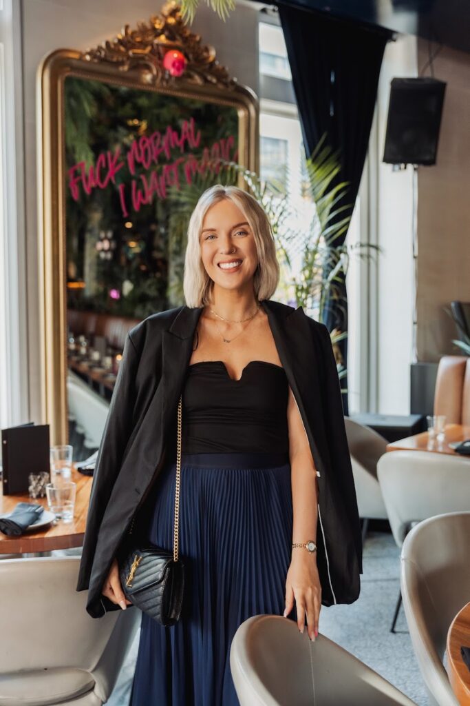Personal Brand Coach Katrina Owens is at an event where she teaches what it looks like to land brand partnerships when you're not an influencer